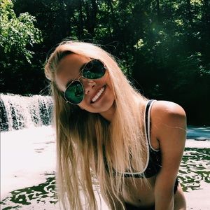 Meet your Posher, Calista